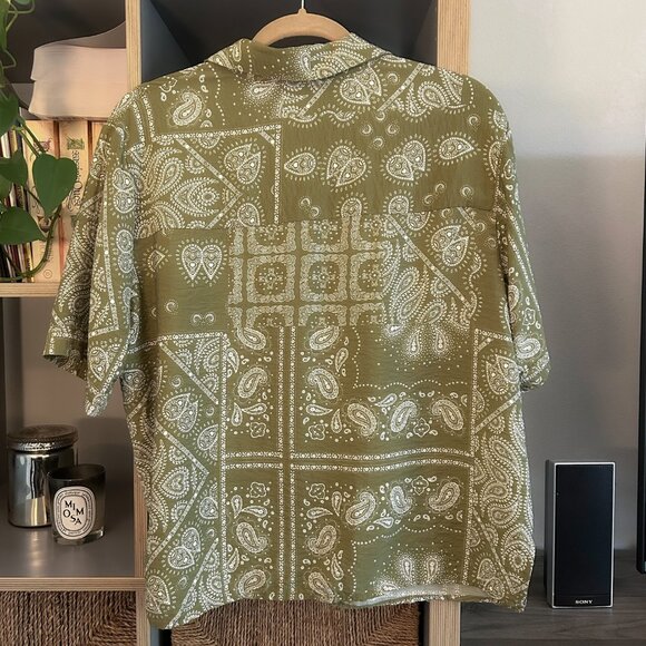 RACHEL Rachel Roy Sage Green Bandana Print Button Down Shirt - Size Medium - Picture 2 of 7